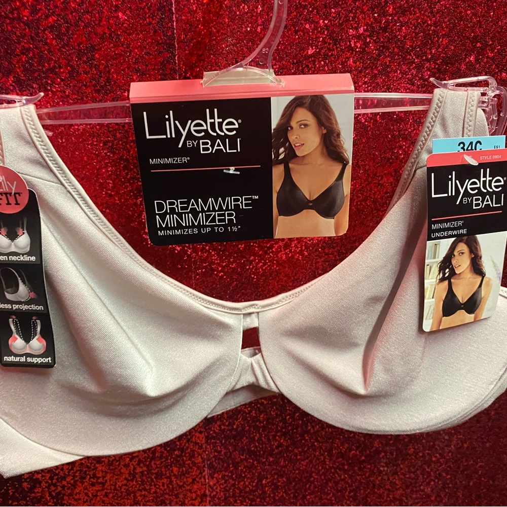 🎉SALE🎉 NWT Lilyette By Bali Dreamwire Minimizer Bra in Gloss